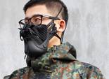 За экологию: дизайнер создает защитные маски из дорогих кроссовок За экологию: дизайнер создает защитные маски из дорогих кроссовок