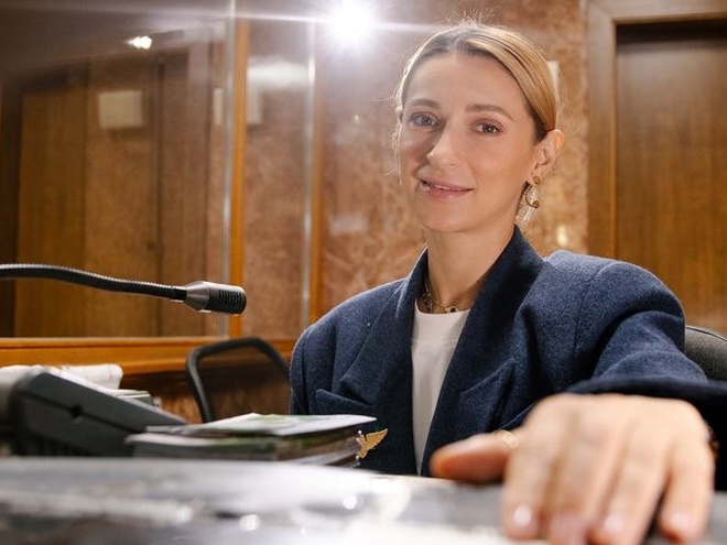 Певица TAYANNA на день стала касиром Укрзалізниці