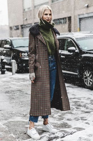 Как одеваться зимой стильно: яркие street-style примеры