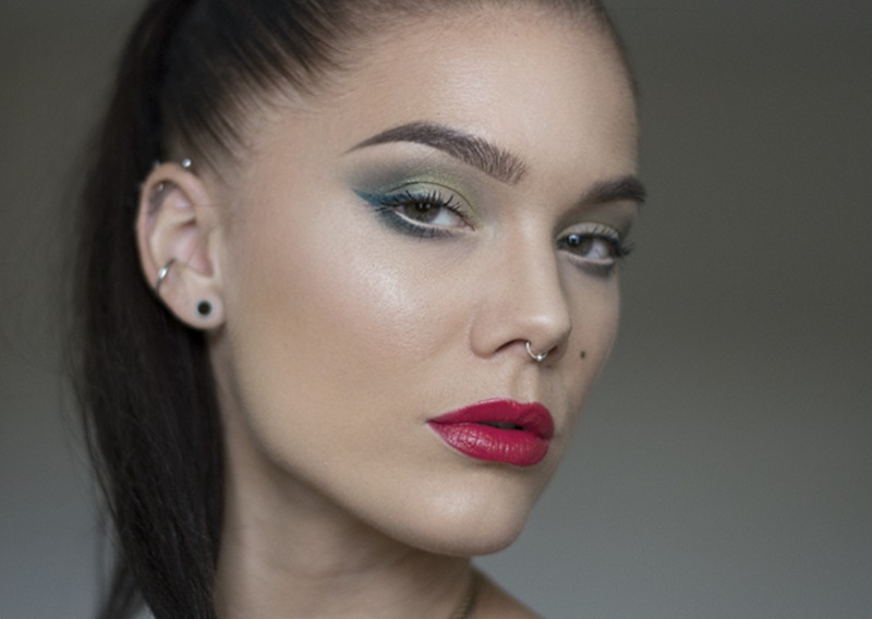 Макіяж з акцентом на губи