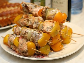 Шашлык из говядины, жаренный на вертеле Шашлык из говядины, жаренный на вертеле