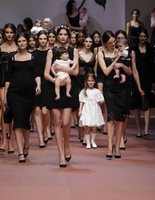 Dolce&Gabbana против Элтона Джона Dolce&Gabbana против Элтона Джона