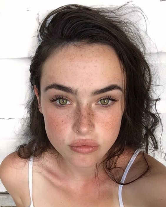 Штучні веснянки на обличчі