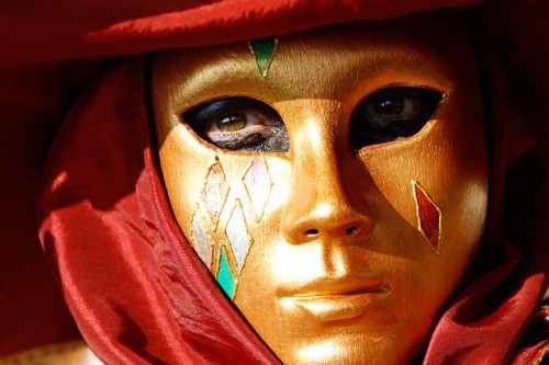 Венецианский карнавал 2010: маски и полет ангела