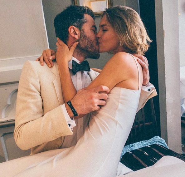 Арізона Мьюз весільна сукня