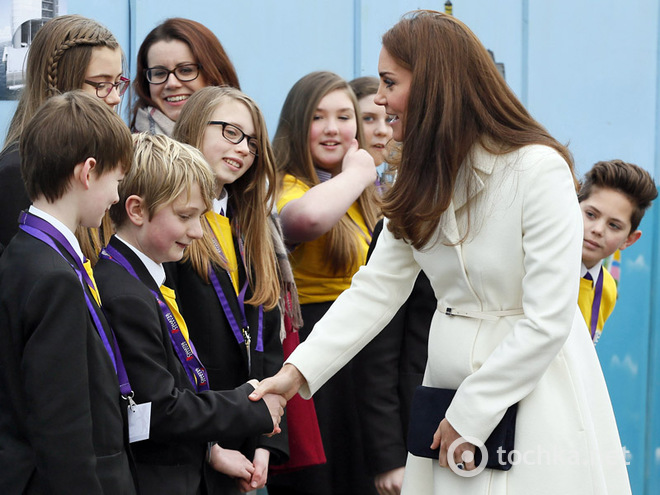 Беременная Кейт Миддлтон показала животик