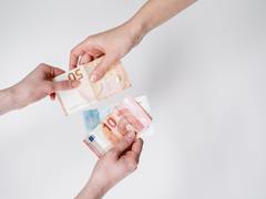 Виплати переселенцям