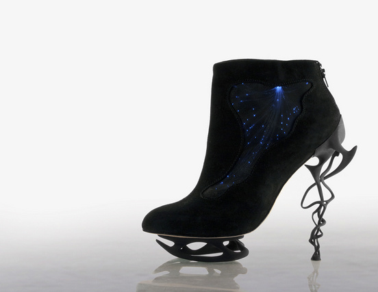 Виставка футуристичного взуття