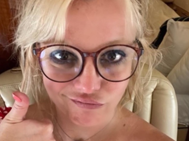 Спірс улаштувала танці в міні з непристойними жестами