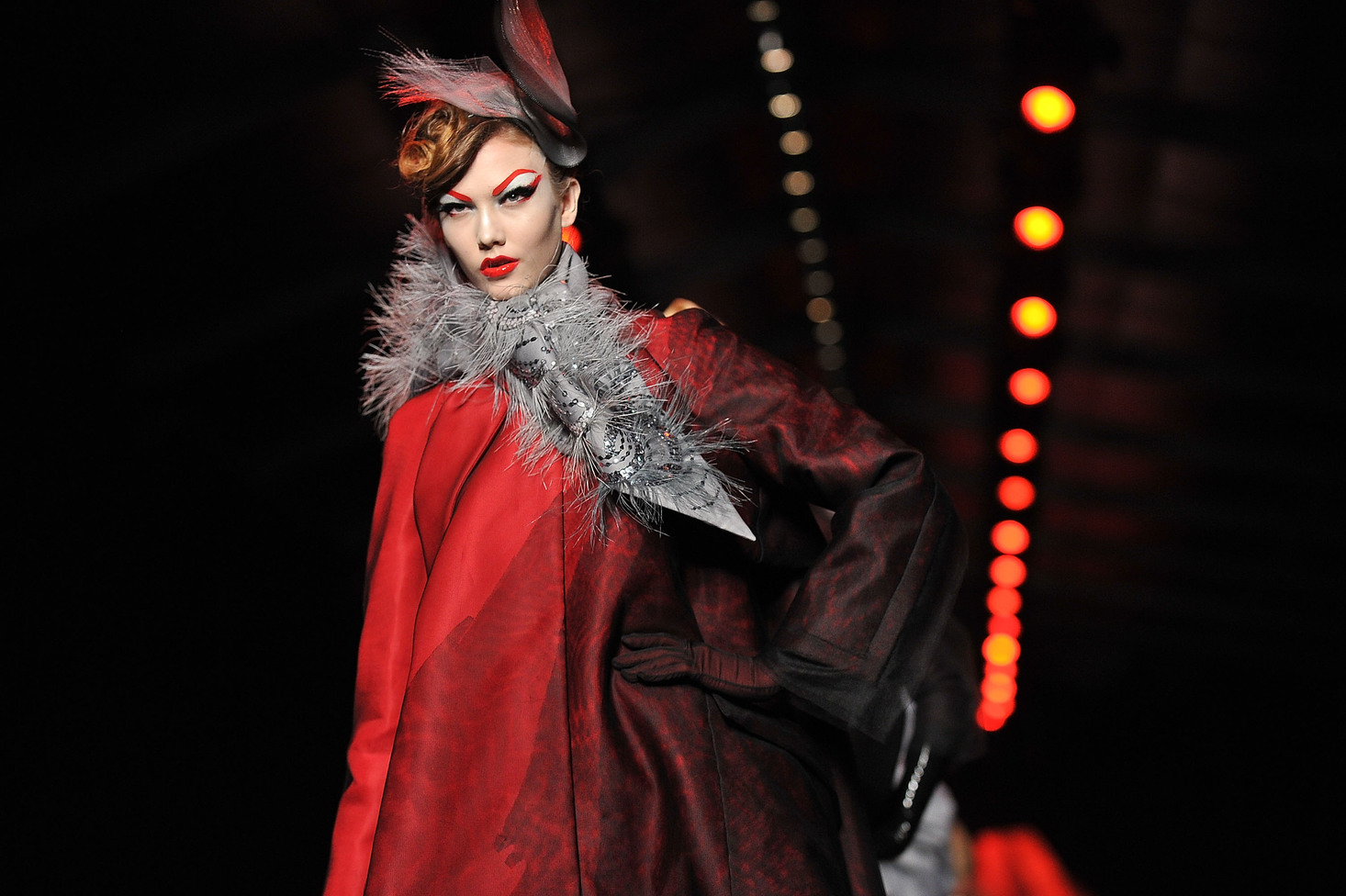 Безумные идеи макияжа на Хэллоуин с подиумов