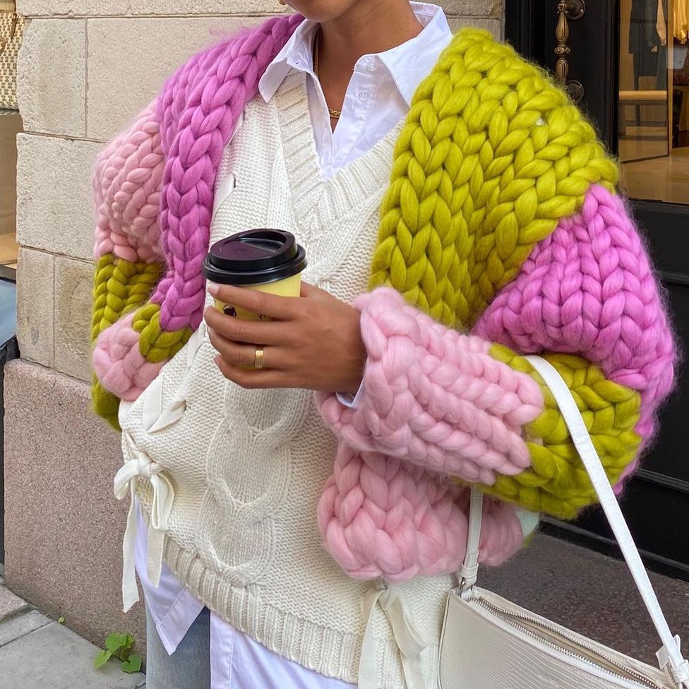 Вязаный жилет — модный тренд 2021