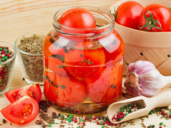 Помідори дольками на зиму: желатин в консервації