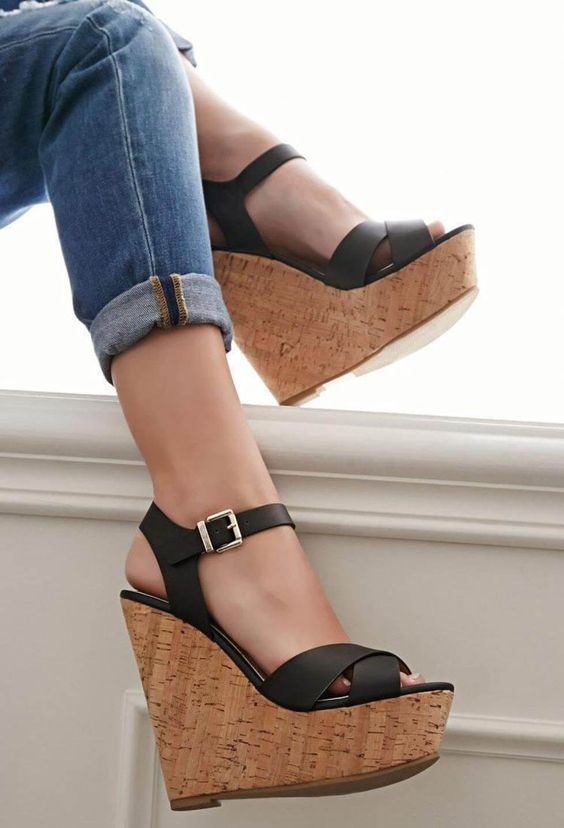 Сексуальная летняя обувь на танкетке