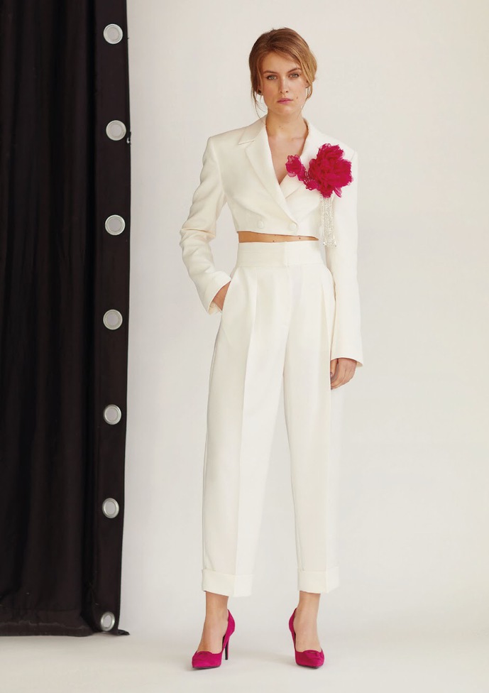 Речі з харизмою: жіночність і театральність в новій колекції Marianna Senchina Spring Summer 2019