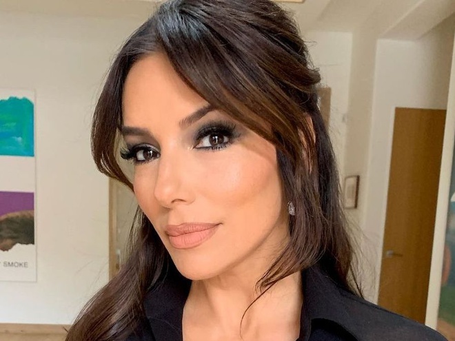 Лонгорія отримала вподобайку від Нікітюк за фото в лимонній сукні