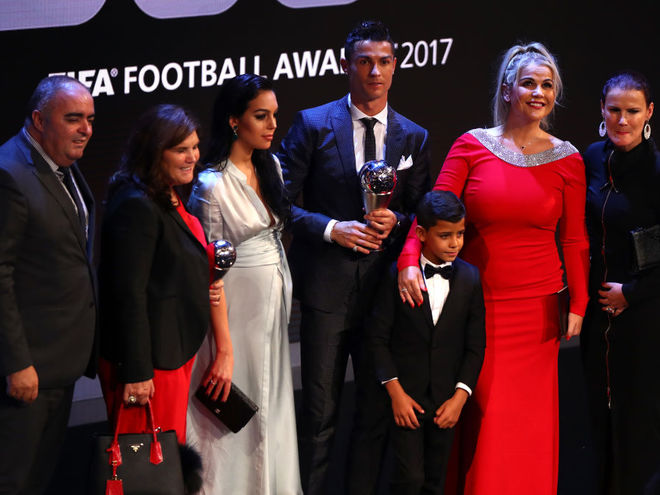 Криштиану Роналду с девушкой