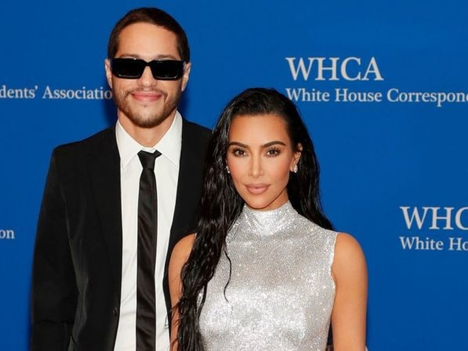 Колишній хлопець Кім Кардаш'ян Піт Девідсон на авто врізався в чужий будинок