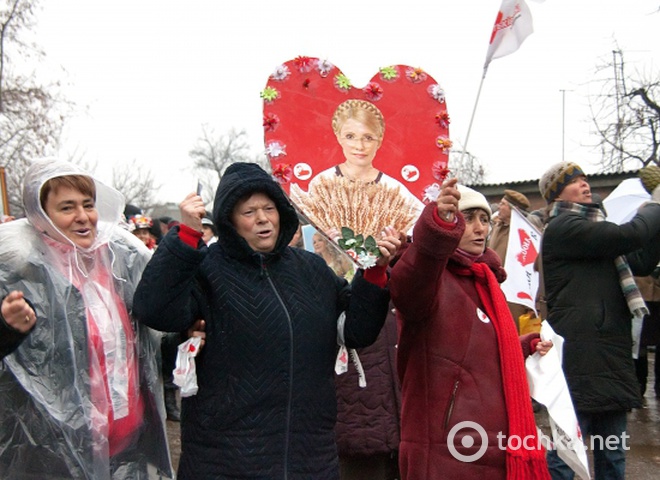Прихильники Тимошенко під стінами колонії