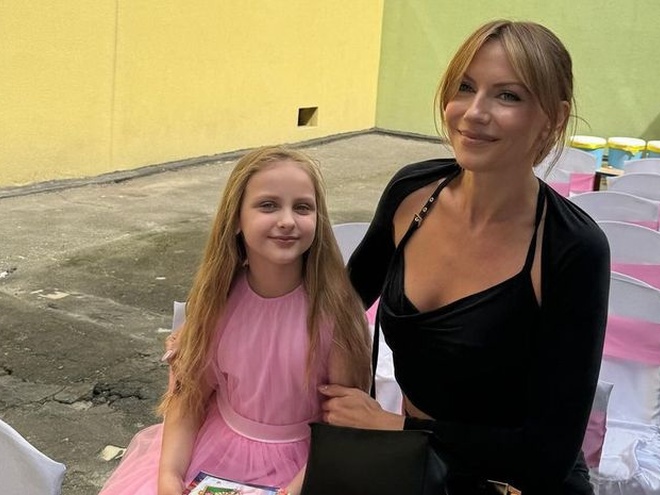 Леся Нікітюк відвідала випускний племінниці