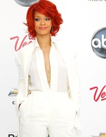 белый костюм