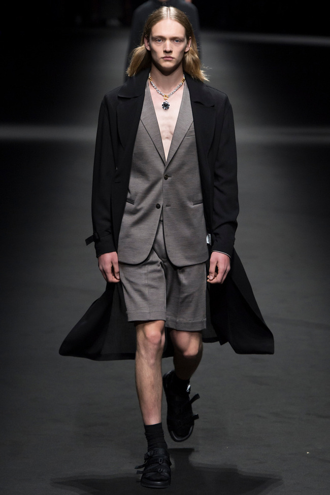 З чим носити піджак SS 2017: Versace