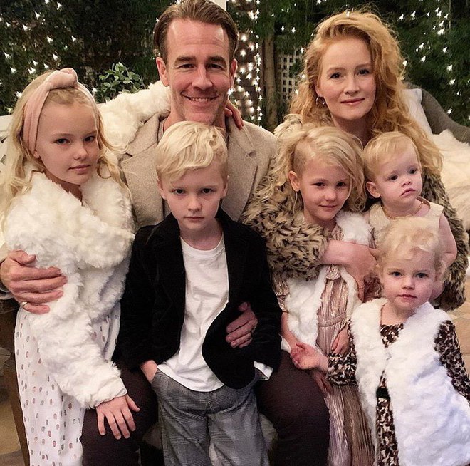 Джеймс Ван Дер Бик с семьей