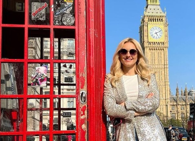 «Бачили короля»: Ірина Федишин похвалилася сімейною фотосесією біля Букінгемського палацу