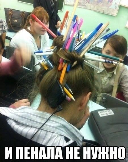 Офисный работник трудится