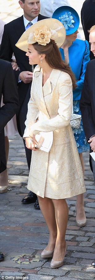 Кейт Міддлтон в однаковому платті-пальто: 2011