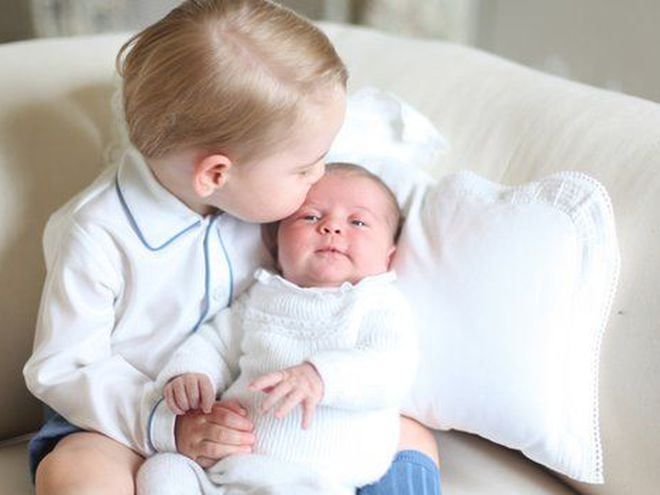 Опубліковані нові фото принцеси Шарлотти до її першого дня народження