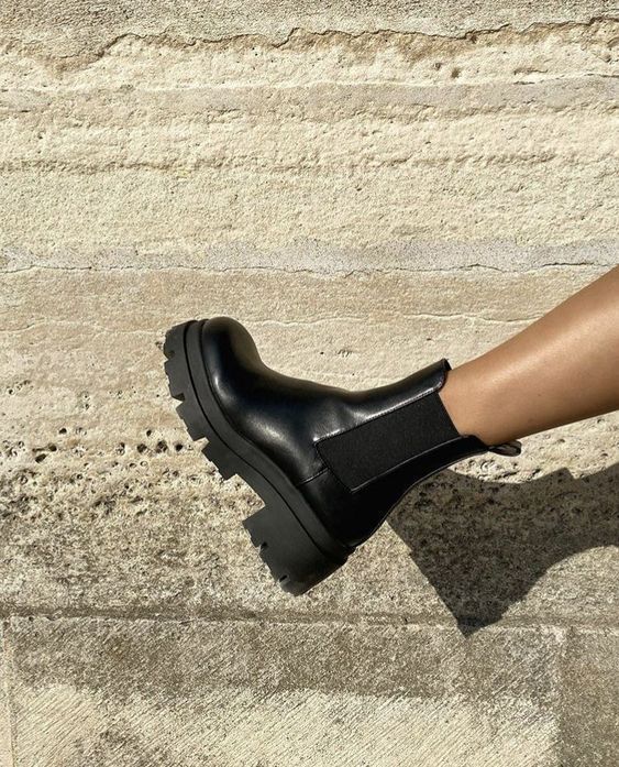 Какую обувь лучше сочетать с одеждой в спортивном стиле