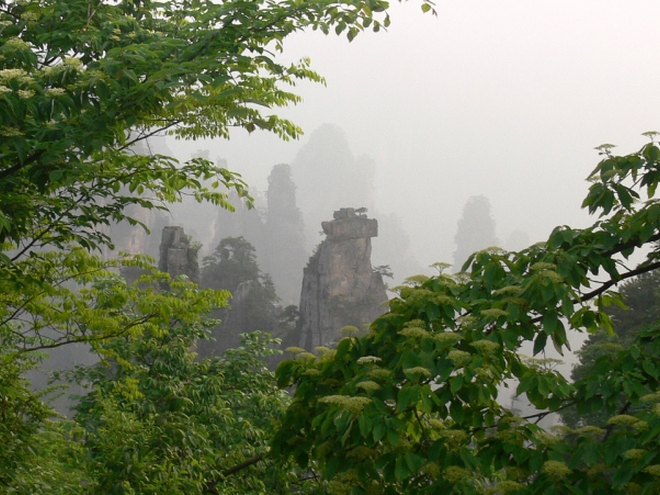 Летающие скалы в китае фото