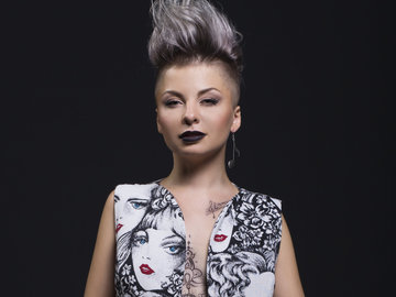 KiRA MAZUR