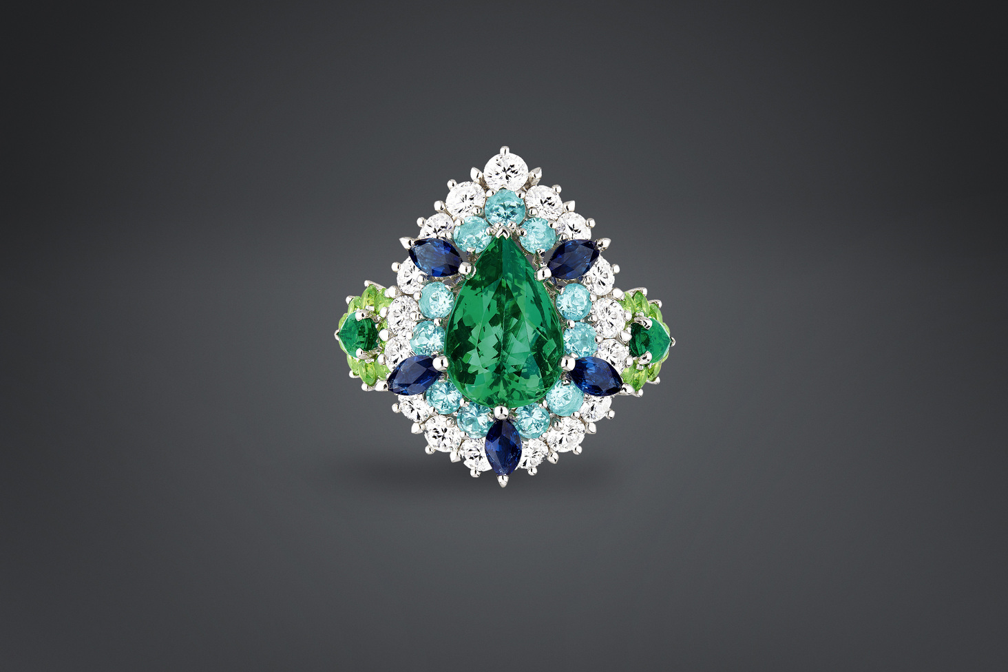 Новорічні прикраси Діор