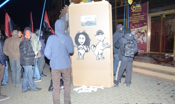 Официально: в Хмельницком протестующие сорвали концерт Потапа и Насти