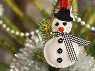 Елочные игрушки из фетра своими руками