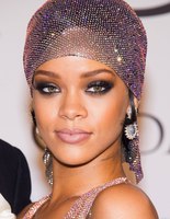 Ріанна: б'юті-образи іменинниці