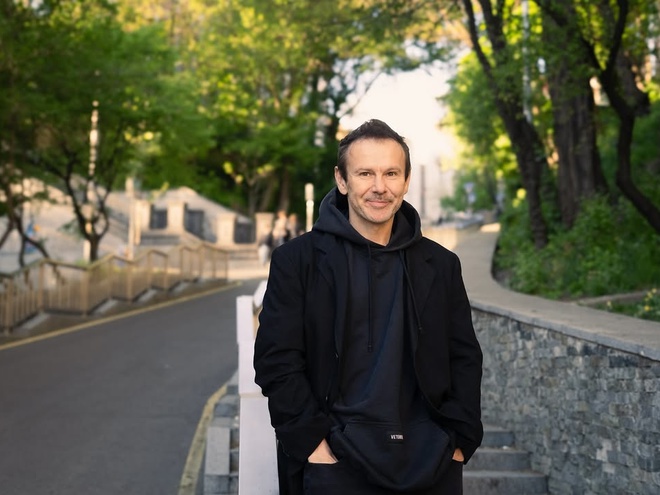 Вакарчук вперше показав дочку та сина