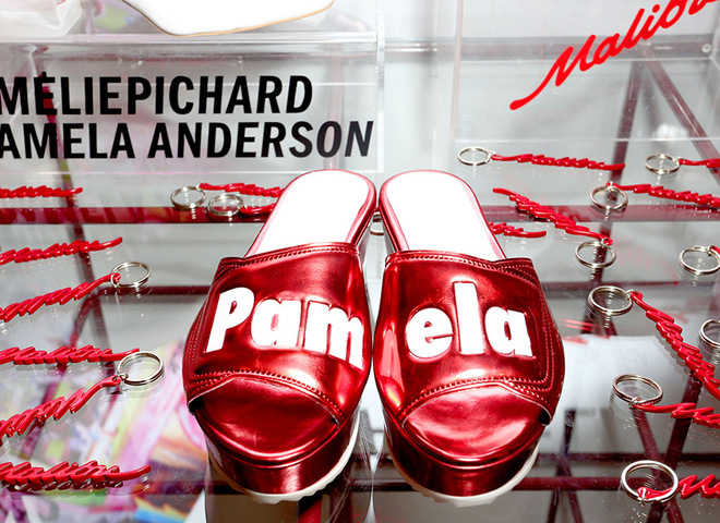 Памела Андерсон разработала коллекцию обуви