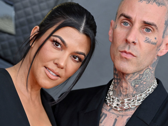 Кортні Кардаш'ян оголосила про четверту вагітність під час концерту чоловіка — відео