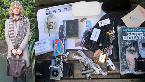 В сумках у парней