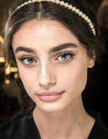 Б'юті-образ моделей з показу Dolce & Gabbana Осінь 2015 Б'юті-образ моделей з показу Dolce & Gabbana Осінь 2015