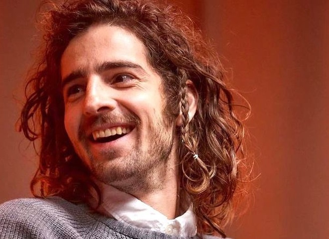 Дантес роздягся догола у новому відео, щоб зібрати більше донатів для ЗСУ