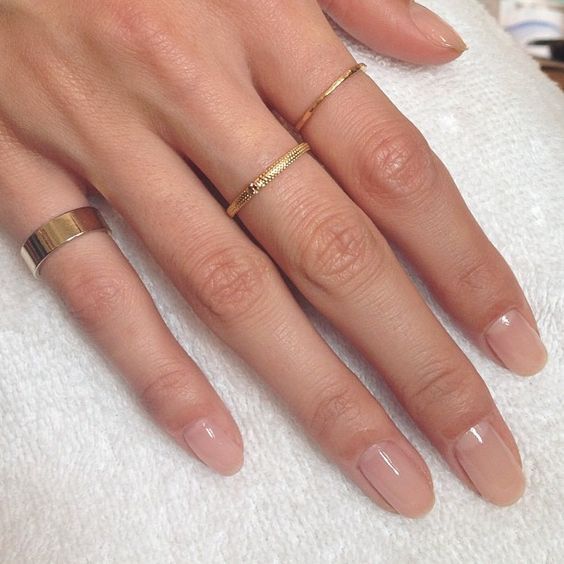 Весільний манікюр в пастельних тонах