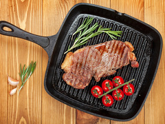 Як приготувати соковитий стейк на сковороді