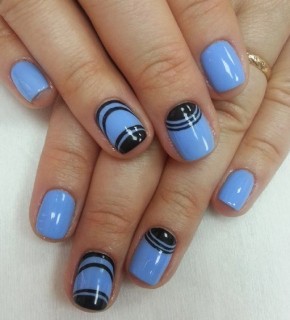 Синий маникюр: как и с чем носить  