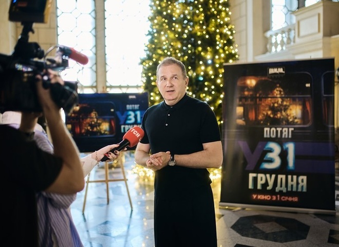 Горбунов показався на милицях і розповів про пережиту операцію