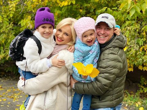 Лілія Ребрик і Андрій Дикий з доньками
