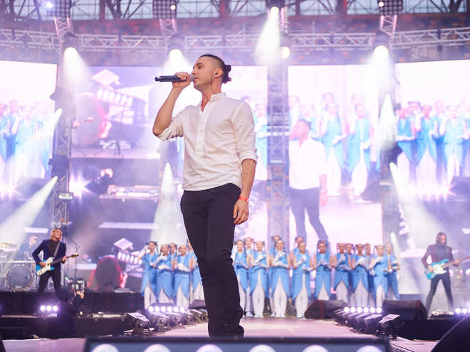 Антитіла в стадионном туре Hello