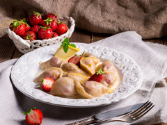 Вареники с клубникой